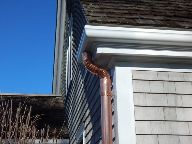 Gutter guards can help alleviate the annoying chore of cleaning out your rain gutters around your home. [Photo: By Fibergutter (Own work) [CC BY-SA 4.0 (http://creativecommons.org/licenses/by-sa/4.0)], via Wikimedia Commons]