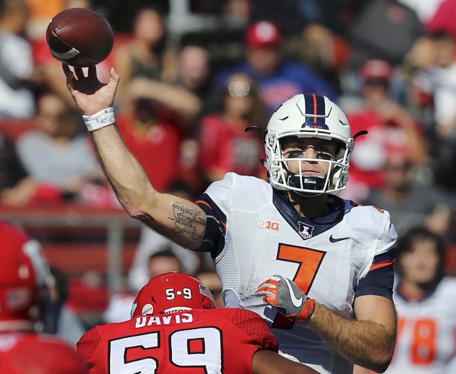Illinois quarterback Chayce Crouch (7) throws a pass under pressure from Rutgers defensive lineman Darnell Davis (59) during the first half of an NCAA college football game in Piscataway, N.J., in 2016. (AP Photo/Mel Evans, File)