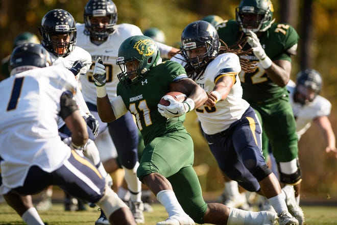 Methodist's E'Montie Dears runs through the Averett defense during a game last season. The 5-foot-7 Dears was the Monarchs’ leading running back a year ago with 897 yards. [ANDREW CRAFT/THE FAYETTEVILLE OBSERVER]