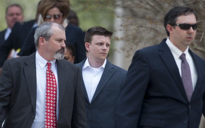 Montgomery Police Officer Aaron Smith, center, arrives for a hearing at the county courthouse in Montgomery on March 24, 2016. [Mickey Welsh/Montgomery Advertiser via AP, File]