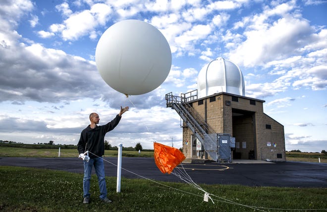 Meteorologist Chuck Schaffer releases a weather balloon equipped with a radiosond at the National Weather Service at Lincoln on Tuesday. [Justin L. Fowler/The State Journal-Register]