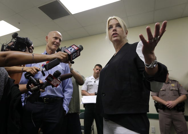 Florida Attorney General Pam Bondi and Florida Gov. Rick Scott thank first responders who assisted the public with Tropical Storm Colin in 2016. Bondi will serve on President Donald Trump's drug and opioid crisis task force. [CHRIS O'MEARA/AP]