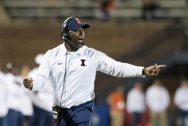 Illinois head coach Lovie Smith shouts from the sideline during a game against Western Kentucky Saturday, at Memorial Stadium in Champaign, Ill. Illinois won 20-7. BRADLEY LEEB/THE ASSOCIATED PRESS