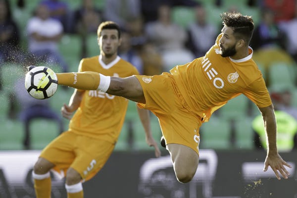 FC Porto's Felipe Monteiro in action during their Portuguese First League soccer match against Rio Ave, held in Arcos stadium, Vila do Conde, northern of Portugal, Sept. 17, 2017.