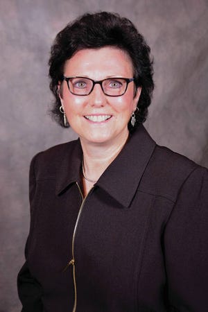 Broken Arrow environmental science teacher Donna Gradel was named the Oklahoma 2018 Teacher of the Year in a ceremony at Oklahoma City’s State Fair Park on Tuesday.