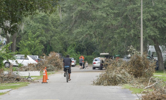 Hurricane Irma debris lines the street at Country Life mobile home park in Leesburg on Sept. 18. [PAUL RYAN / CORRESPONDENT]
