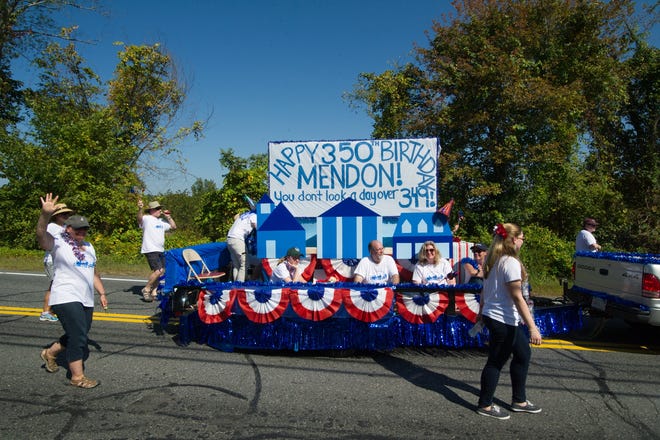 Mendon Dems ride through a a parade featuring 12 town's to close Menton's 350th town anniversary on Sunday. [Daily News and Wicked Local photo/Jeff Porter]