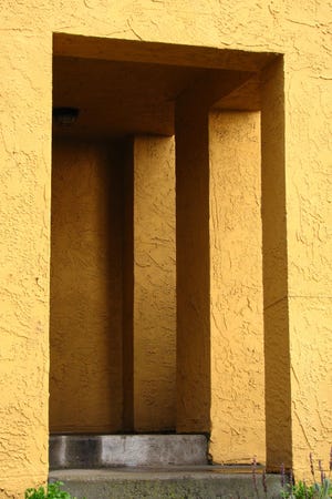 There are many advantages and disadvantages to a stucco home. [lisaleo/morgueFile]