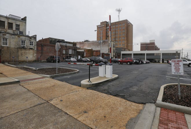 Tuscaloosa City Council considered a new parking deck at 402 23rd Avenue. The current lot is pictured Dec. 13, 2016. [Staff Photo/Gary Cosby Jr.]