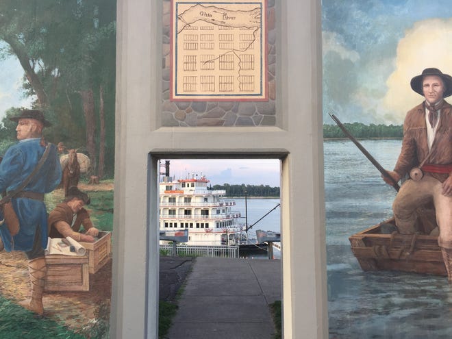 The Queen of the Mississippi steamboat paddle-wheeler can be seen through an opening in the mural-covered floodwalls in Paducah. [Lori Rackl/Chicago Tribune/TNS]