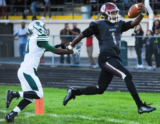 Peoria High quarterback Coran Taylor rushes for a touchdown against Richwoods in 2016. (Ron Johnson/Journal Star File Photo)