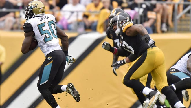 Jaguars linebacker Telvin Smith runs back an interception against the Steelers for a touchdown during the third quarter on Sunday. (AP Photo/Don Wright)