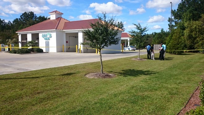Jacksonville Police responded to reports of a body found at Oasis Car Spa Thursday. [Mike McHugh / The Daily News]