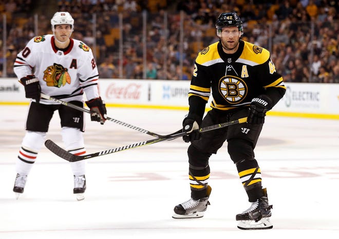 David Backes, right, will play center for the Bruins on Thursday night. [File Photo/The Associated Press]