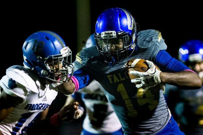 James Gilbert/Correspondent Menendez’s Tye Edwards runs the ball last Friday against Ridgeview. Edwards rushed for 169 yards and scored four touchdowns.
