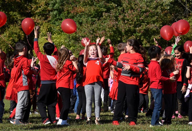 Lucciana Krecko, center, a third-grade student at Russell C. Struble Elementary School, releases red balloons with her fellow classmates Friday, Oct. 27, 2017, as the Bensalem school ends its Red Ribbon Week activities. [KIM WEIMER / STAFF PHOTOJOURNALIST]