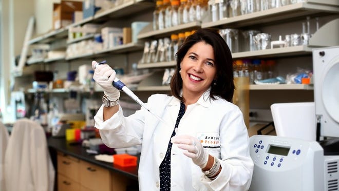 Scripps Florida researcher Susana Valente is working on “a functional cure” for HIV at her lab in Jupiter on November 1, 2017. (Richard Graulich / The Palm Beach Post)