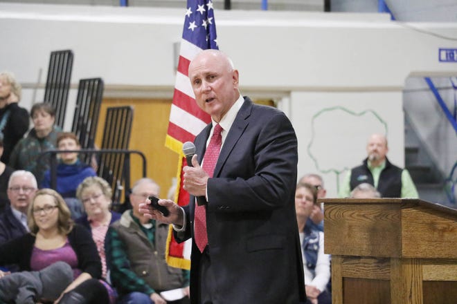 Col. Mark Tillman speaks to Stratford students and community members on Tuesday about his experiences as the pilot and commander of Air Force One. (Shari Hudson / For the Amarillo Globe-News)