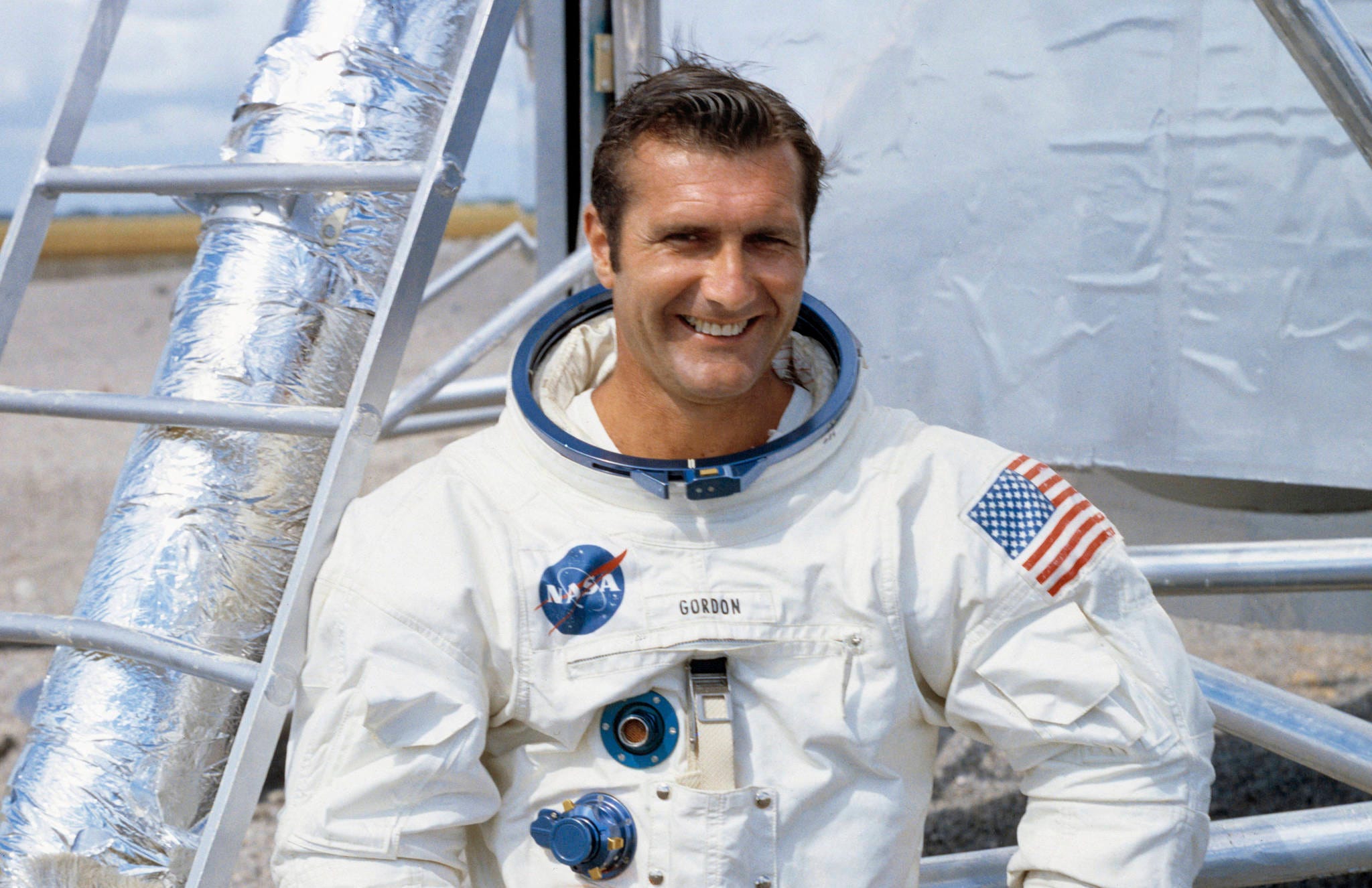 mixer bron vaas Apollo 12 astronaut Richard Gordon, who circled moon, dies