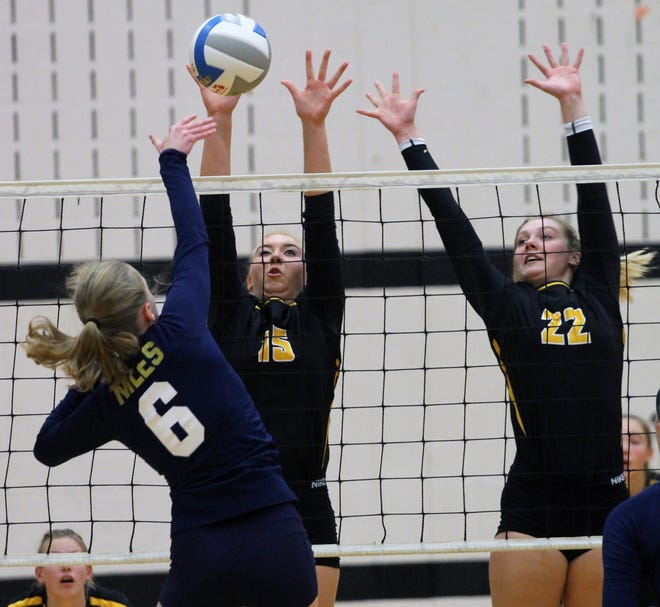 Hamilton's Chloe Dejonge (left) and Taylor Phillips attempt a block against Niles' Mckenzie Pulliam in a three-set loss on Tuesday night. [Chris Zadorozny/Sentinel staff]
