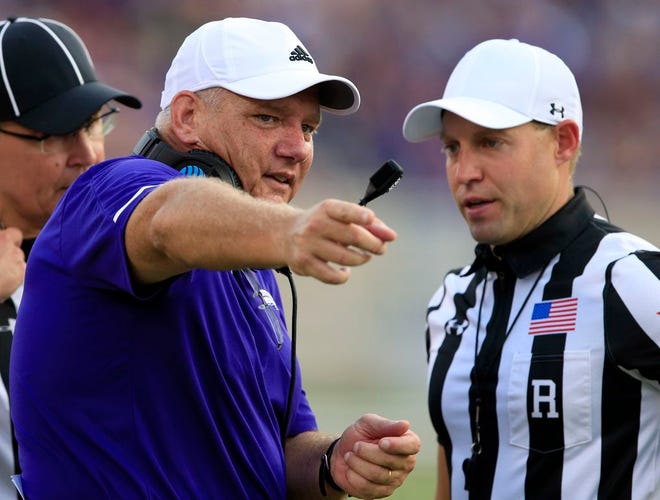Central Arkansas coach Steve Campbell (left) can lead the Bears to the outright Southland Conference title with a win over Abilene Christian on Saturday. [AP file}