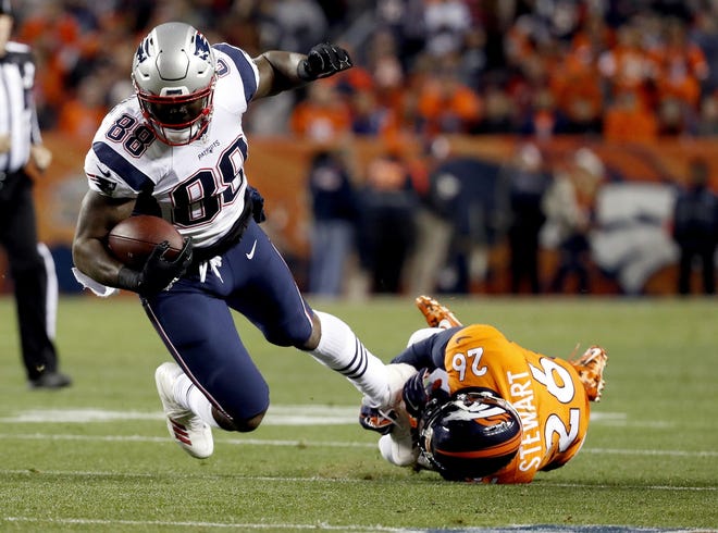 The addition of Martellus Bennett gave the Patriots some much-needed depth at tight end against the Denver Broncos on Sunday. [JACK DEMPSEY/THE ASSOCIATED PRESS]