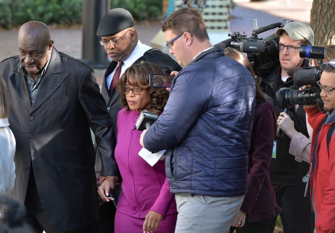 Former U.S. Congresswoman Corrine Brown (center) arrives at the Bryan Simpson Federal Courthouse for a hearing on her fraud convictions on Thursday, November 16, 2017 in Jacksonville, Florida. (Bruce Lipsky/Florida Times-Union)