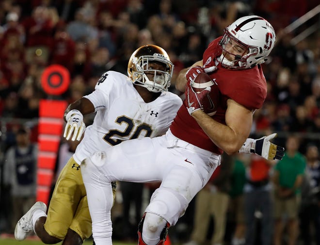 Stanford tight end Kaden Smith, right,catches a touchdown pass in front of Notre Dame cornerback Shaun Crawford (20) during the second half of an NCAA college football game Saturday, Nov. 25, 2017, in Stanford, Calif. (AP Photo/Tony Avelar)