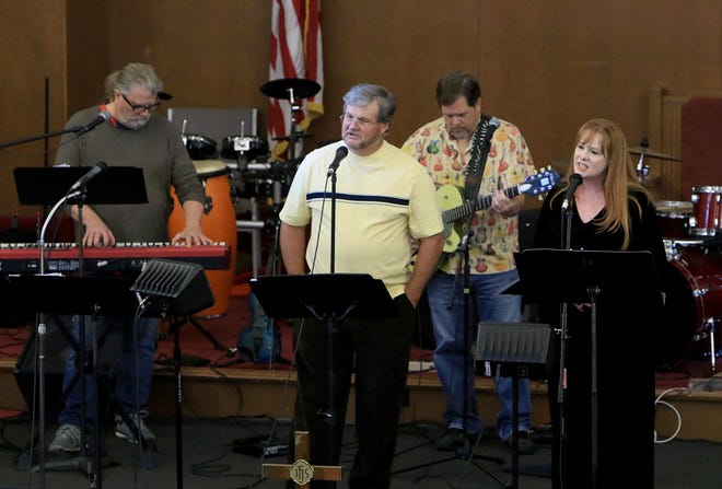 Accompanied by Tom Ware on piano and Mark Albertson on guitar, Randy Reed, center, and Pam Camp sing "In The Garden" during The Least of These gospel concert Saturday, Nov. 25, 2017, at Midland Heights United Methodist Church. The concert included special guest, Wanda Watson, Lacey Thomas, Harmony Road, Brian Gary and The Midland Heights Worship Team. [JAMIE MITCHELL/TIMES RECORD]