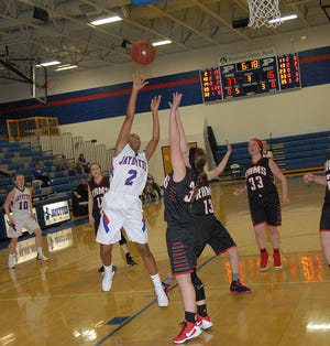 Perry’s Johanna Diw shown during a game against Greene County last season. PHOTO BY MIKE KETELSEN/SPECIAL TO THE CHIEF