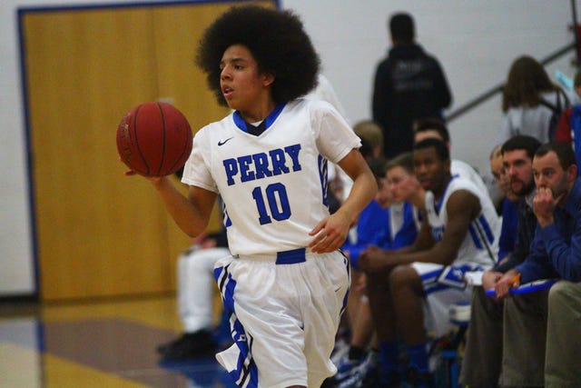 Perry’s Rashon Ivory looks for the open cutter during the 2016 season. FILE PHOTO/THE PERRY CHIEF