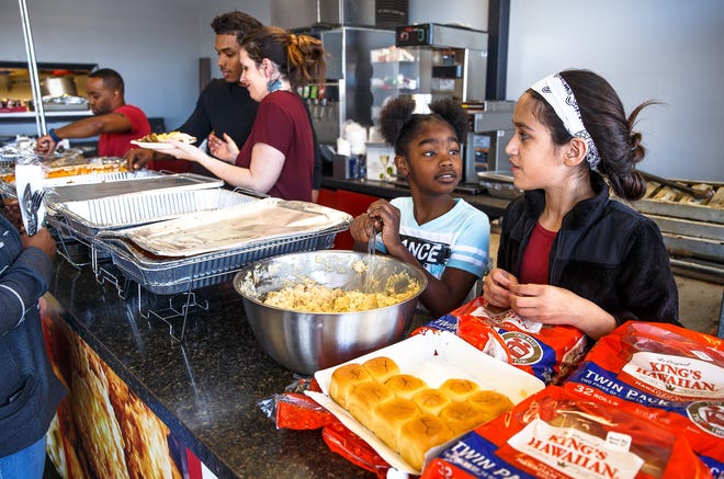 Love Burns, center, and Ella Nicolas, 10, serve up the potato salad and bread with a Thanksgiving meal at the future site of Nickey's Home Style Restaurant, Thursday, Nov. 23, 2017. [Justin L. Fowler/The State Journal-Register]