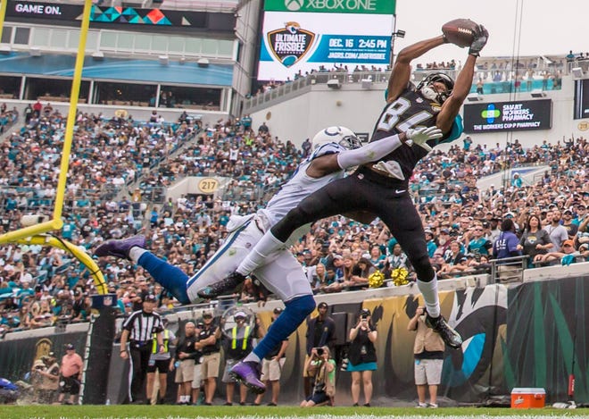 Jacksonville Jaguars wide receiver Keelan Cole (84) holds off Indianapolis Colts cornerback Nate Hairston (27) to catch a touchdown pass. (For The Florida Times-Union/Gary Lloyd McCullough)