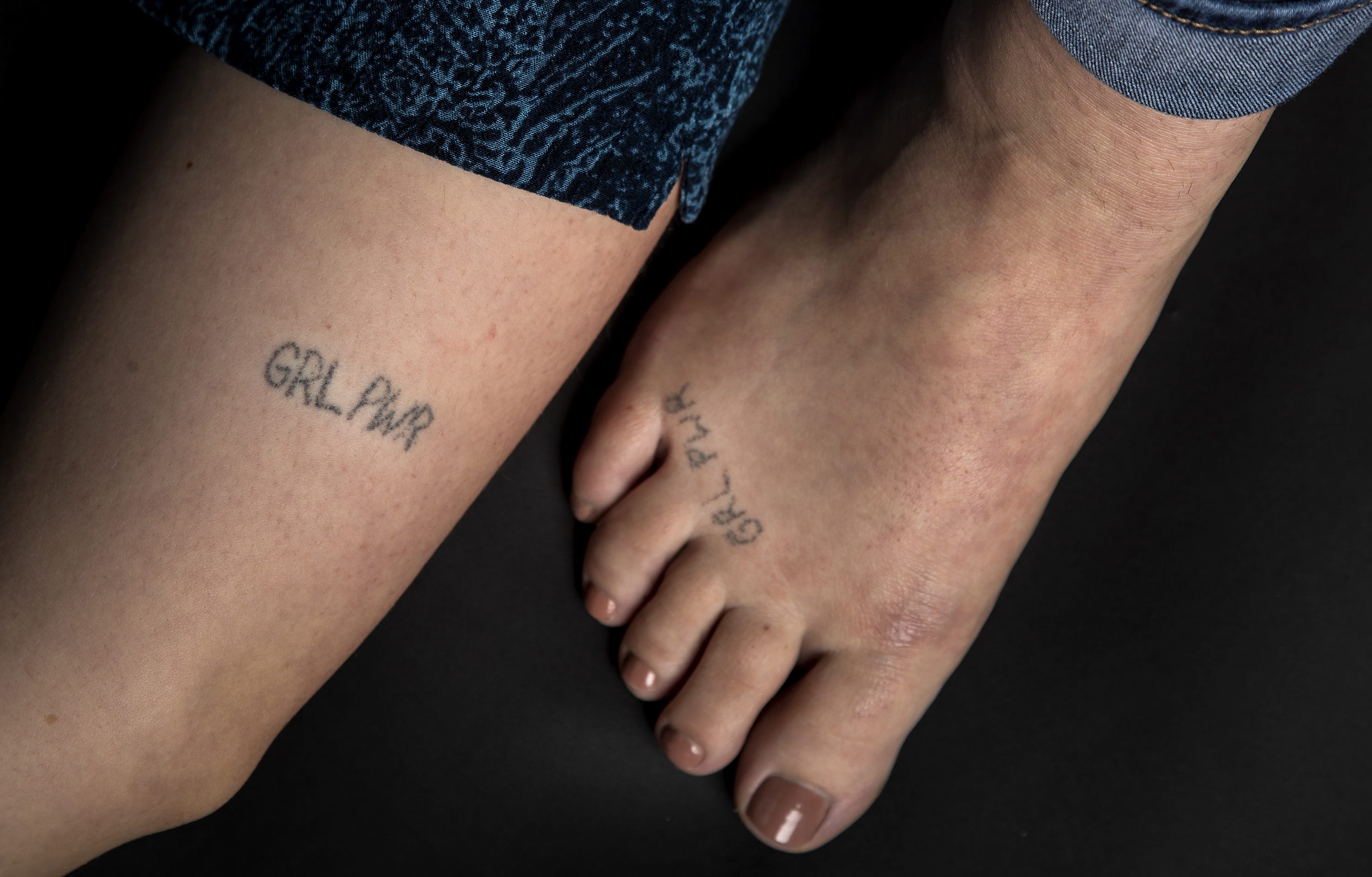 Hand-poked body art is going mainstream, worrying health experts Hand-poked body art is going mainstream, worrying health experts