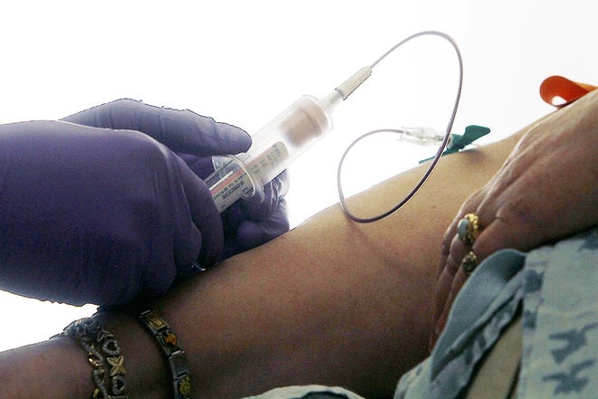 In this April 28, 2015 file photo, a patient has her blood drawn for a liquid biopsy at a hospital in Philadelphia. A study released on Friday found that a blood test five years after breast cancer treatment helped identify women who were likely to relapse, long before a lump or other signs appeared. [JACQUELINE LARMA/ASSOCIATED PRESS]