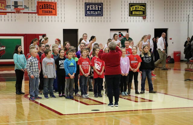 Franklin Elementary School fourth-grade students sing the National Anthem before the games begin. Photo by Andrew Logue/News-Republican