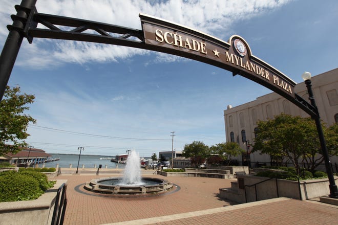 A lakefront park and fountain welcomes visitors to downtown Sandusky, OH; May 1, 2016 (Steve Stephens/Columbus Dispatch)