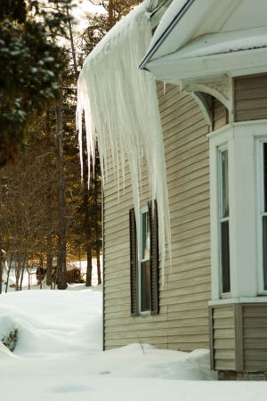 While snowy scenes of icicles on a house look beautiful, even cozy, these ice formations are actually dangerous. [earl53/morgueFile]