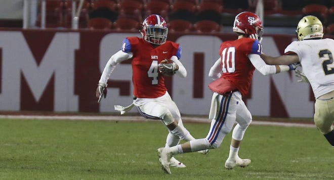 St. Paul's Jalyn Armour-Davis (4) runs the ball in the first half of the AHSAA Class 5A state championship game between Briarwood Christian School and St. Pauls Episcopal at Bryant-Denny Stadium in Tuscaloosa on Thursday, Dec. 7, 2017.  [Staff Photo/Erin Nelson]