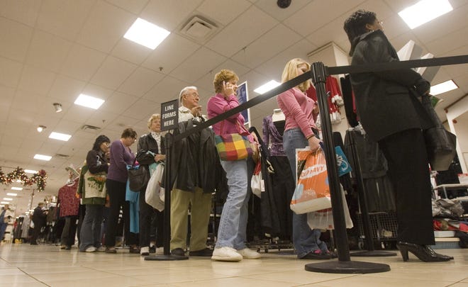 J.C. Penney shoppers at Patrick Henry Mall in Newport News, Va., make returns and exchanges and used their gift cards the day after Christmas in 2007. [Buddy Norris/Newport News Daily Press/TNS]