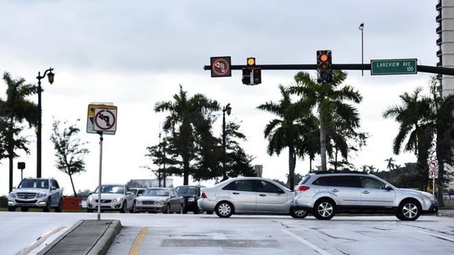 Traffic has been banned from turning left from Flagler Drive onto the Royal Park Bridge since 2014. (Meghan McCarthy/Daily News)