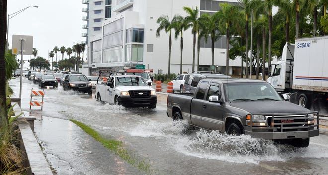 Traffic on North Tamiami Trail between Gulf Stream and 4th Street was slowed again by flooding following an afternoon rain storm. Construction along that part of the roadway is contributing to localized flooding after heavy downpours. [HERALD-TRIBUNE STAFF PHOTO / CARLOS R. MUNOZ]