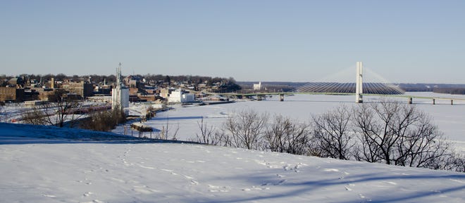 Burlington and the Mississippi River on Monday afternoon, as seen from the eastern tip of Polk Street. [Tanner Cole/thehawkeye.com]