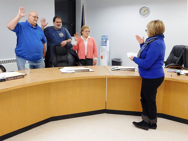 From left, new Frankfort Town Supervisor Glenn Asnoe and newly re-elected Councilman Michael Testa and Councilwoman Darlene Abbatecola take the oath of office administered by Town Clerk Gina Bellino Thursday. [DONNA THOMPSON/TIMES TELEGRAM]