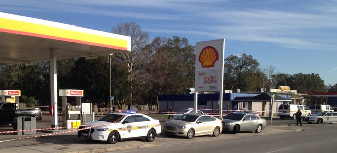 Jacksonville police say a man apparently in his 60s was shot to death Saturday afternoon outside the Shell gas station at North Edgewood and Lowell avenues. (Teresa Stepzinski/Florida Times-Union)