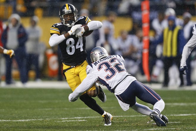 The Steelers are hoping the weekend off helps Antonio Brown (84) return from a torn calf he sustained on Dec. 17 against New England. [THE ASSOCIATED PRESS]