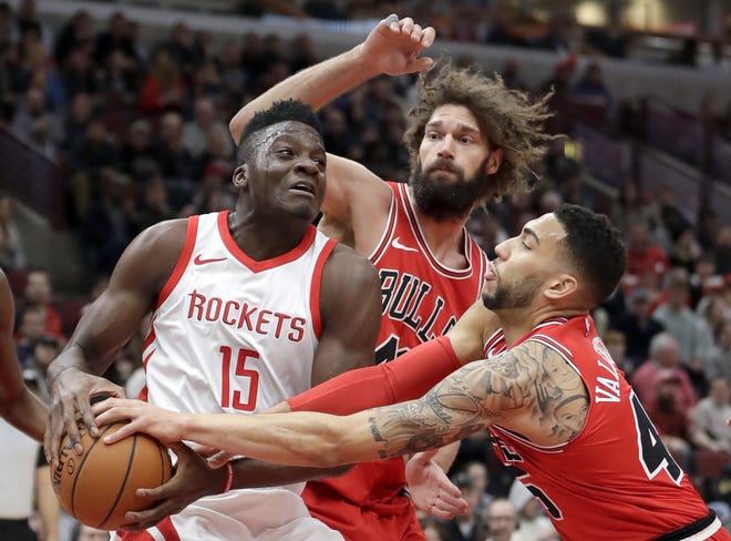 Chicago Bulls' Denzel Valentine, right, pressures Houston Rockets' Clint Capela (15) as Bulls' Robin Lopez watches during the first half, Monday, Jan. 8, 2018, in Chicago. [CHARLES REX ARBOGAST/THE ASSOCIATED PRESS]