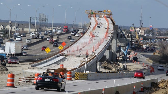 Construction on Interstate 35 in Round Rock involves adding two braided ramps along the northbound mainlanes between Texas 45 and RM 620. Photo by Ariana Garcia
