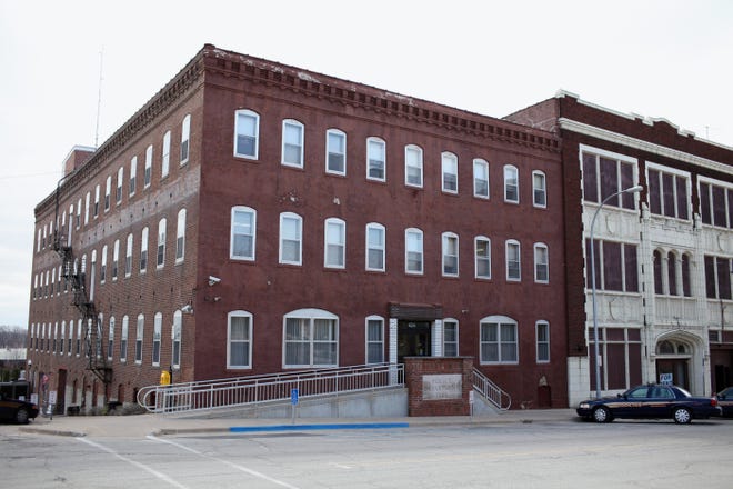 Burlington plans to sell its old police department building at 424 North 3rd Street to developers who want to tear it down and build a boutique hotel. [John Lovretta/thehawkeye.com]