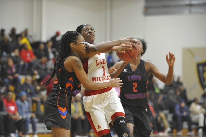 Laney’s Jhessyka Williams battles her way inside as Johnson’s Sy-Marieona Williams defends during Monday’s game. (David Lee/The Augusta Chronicle)